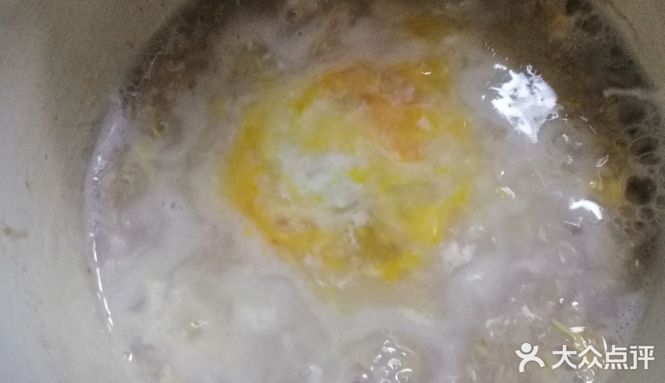 秋季的早餐，来一份润肠暖胃的～燕麦鸡蛋粥