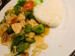 甜罗勒炒鸡肉-Old House Restaurant