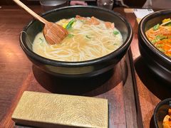 -银米·云南传统过桥米线(双廊黑金冠店)