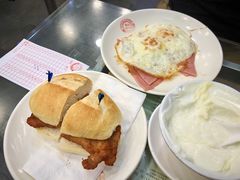 猪扒包-义顺牛奶公司(庇利金街店)