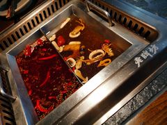 -老牌坊云南鱼豆花火锅(哈西万达店)