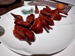 脆皮妙龄乳鸽-新荣记(BFC外滩金融中心店)