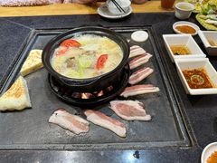 -有一锅·野生菌黑山羊腊排骨火锅(古城北门店)