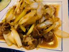 葱爆羊肉-鹤乡东北菜(崮山路店)