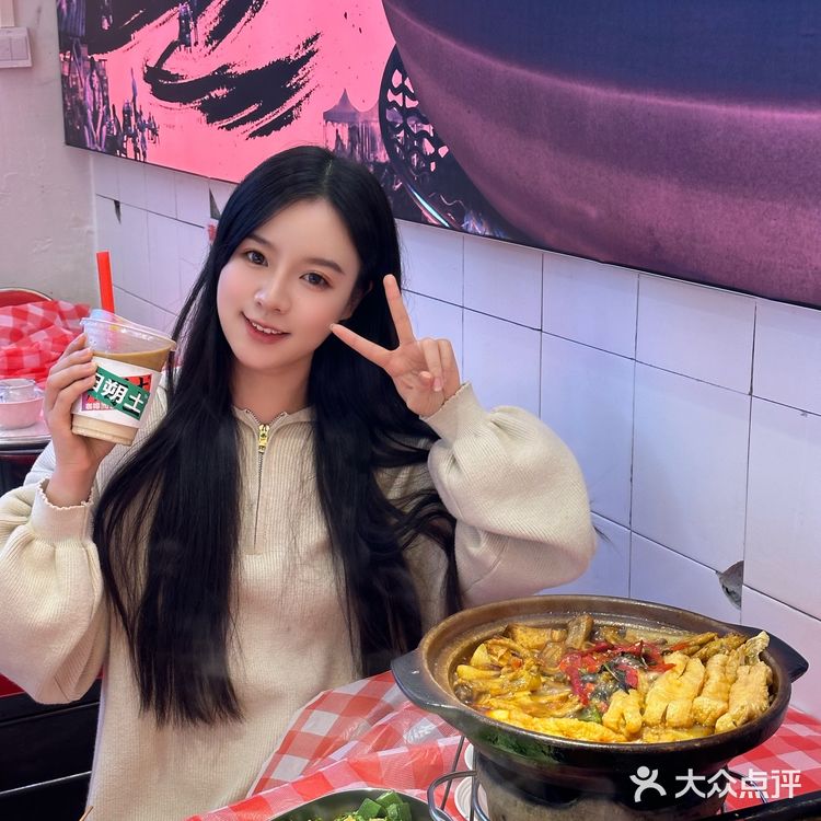 阳朔西街超地道的螺蛳鸭脚煲！！ 