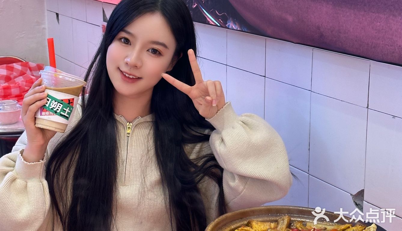 阳朔西街超地道的螺蛳鸭脚煲！！ 