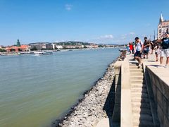 -多瑙河畔鞋履雕塑