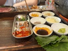 -围炉肉舍•炭烤活鳗•丹东海鲜烤肉(步行街店)