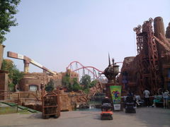 201206022484-北京欢乐谷