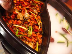牛油鸳鸯锅底-串门邻居串串火锅(云南南路店)