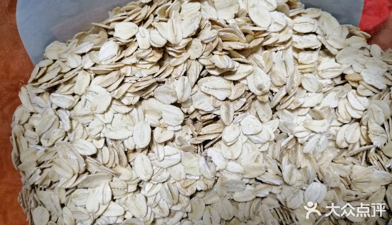 秋季的早餐，来一份润肠暖胃的～燕麦鸡蛋粥