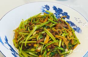 Stir-fried Pork Shreds with Celery and Fried Tofu