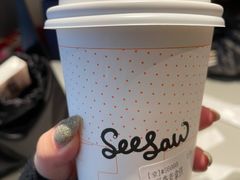 椰子燕麦拿铁-Seesaw Coffee(上生新所店)