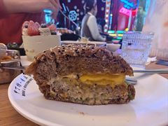 单层牛肉汉堡-甲丁坊·德餐·酒吧(五棵松华熙店)