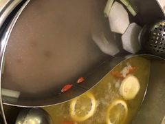 金汤酸菜锅-牛沙暴潮汕牛肉火锅(章江南大道店)