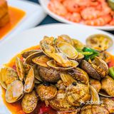 在花园小院里吃一顿海鲜大餐，很惬意