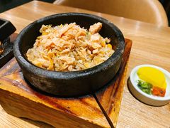 三文鱼石锅炒饭-隐泉之语日式料理(王府中环店)