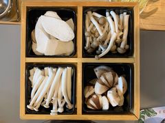 菌菇拼盘-烹然四季椰子鸡火锅(团结湖总店)