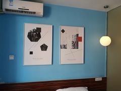 -卡罗酒店(东门晒布地铁站店)