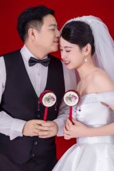 -喜爱高定婚纱摄影
