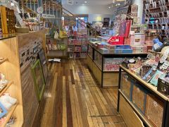 -猫的天空之城概念书店(束河店)