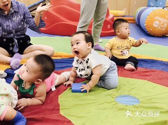 假期和孩子爸呆久了，是否有拌嘴呢？孩子在场怎么办呢？
