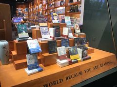 -西西弗书店&矢量咖啡(凯德晶萃广场店)