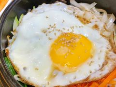 传统石锅拌饭-唯成•韩国炭火烤肉 유성고기