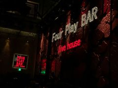 -FOUR PLAY BAR