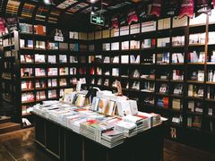 -钟书阁(松江泰晤士小镇店)