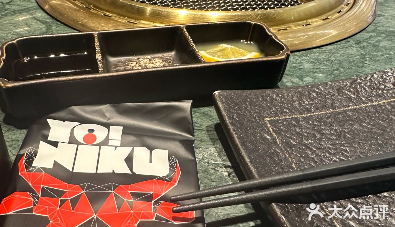 双人套餐直接吃出东京新宿街头感— 雪花纹美得像艺术品