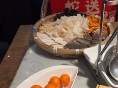 -尚尚仙·酸汤猪手·猪肚鸡火锅(华联万柳购物中心店)