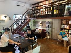 -彳亍咖啡·这里(水湾路店)