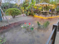 -茅草房·河畔园林火锅