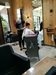 -马克男发时尚店