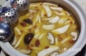 Wild Mushroom Pig's Trotter Chicken Stew