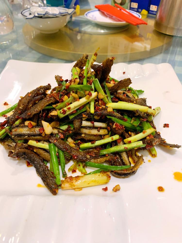 就是萍乡菜太辣了,全是红彤彤的「手撕泥鳅」