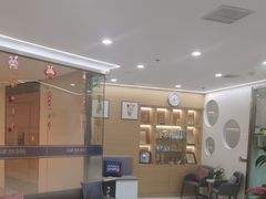 -瑞尔齿科(南京东路名人诊所)