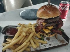 巨无霸汉堡-Future&Kitchen