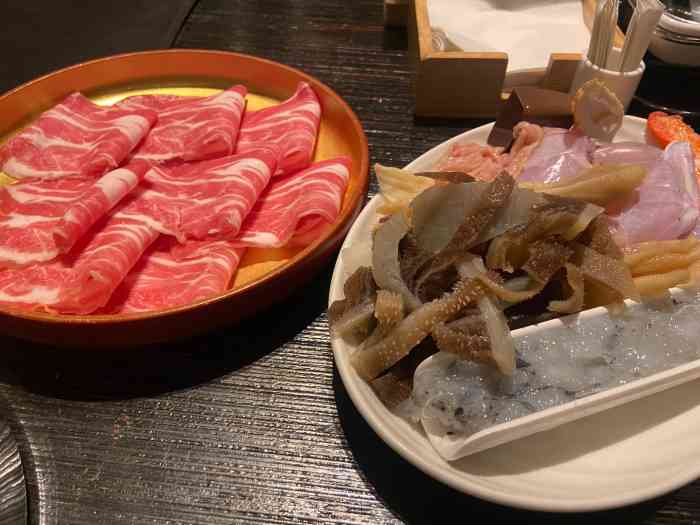 沈阳君悦酒店-爨火锅餐厅-"服务很周到,环境也很不错,窗边座位景色好.