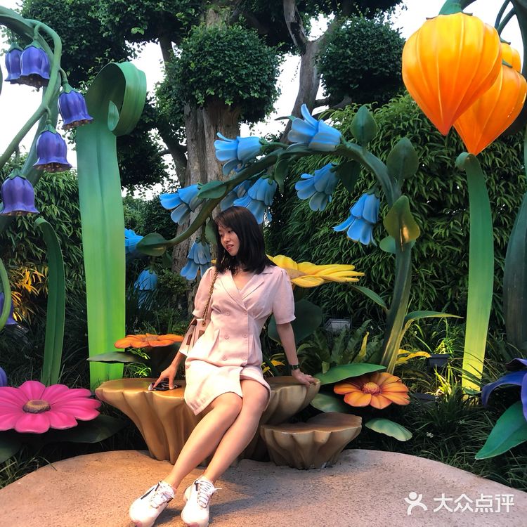 吃完晚饭 接着去看看夜景 还有体验了最刺激的星际穿越