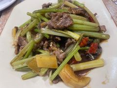 芹菜辣椒炒牛肉-南雄雄州土菜餐厅(粤北大厦店)
