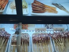-哈尔滨小酒馆·鲜肉现穿自助烧烤(康新花园店)