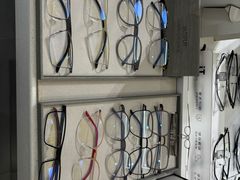 -视野联行眼镜•蔡司•依视路(温江店)