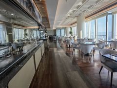 靠窗位-云端西餐厅(南宁龙光那莲豪华精选酒店)
