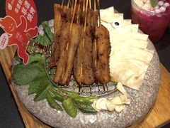 -何师烧烤Pro ·江湖川菜·小龙虾·精酿啤酒(太古里旗舰店)