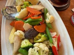 -Chom Cafe and Restaurant