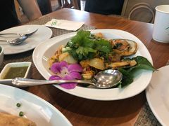 -Chom Cafe and Restaurant