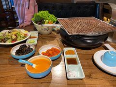 -明洞阿姨·韩式酱蟹烤肉·创意料理(三元桥店)