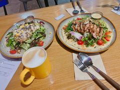 照烧鸡肉配牛油果拉法沙拉-HELLO 27 意面·沙拉·帕尼尼